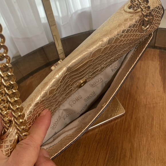 Michael Kors Med Tina Convertible Pale Gold Flap Flip Lock Embossed Leather Bag - Picture 9 of 17